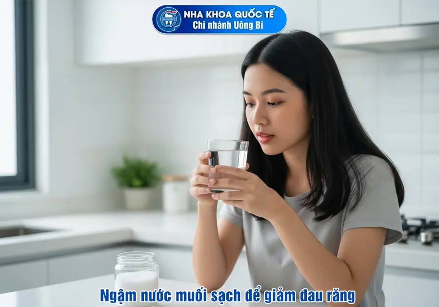 ngậm nước muối sạch